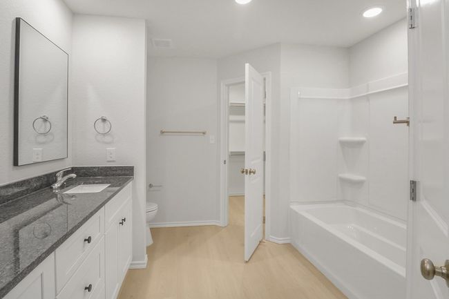 Primary Bathroom | Image 13