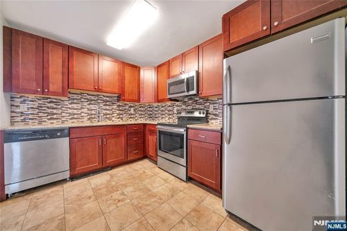 770 Anderson Ave, Cliffside Park, NJ, 07010-2177 | Card Image