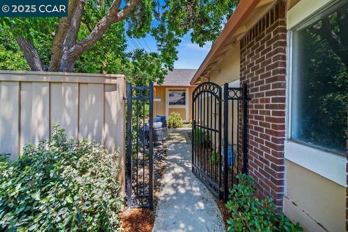 672 Savoy Ct, Walnut Creek, CA, 94598 | Card Image