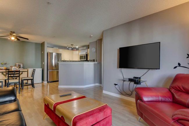 1310 - 17 Country Village Bay Ne, Home with 2 bedrooms, 2 bathrooms and 2 parking in Calgary AB | Image 8