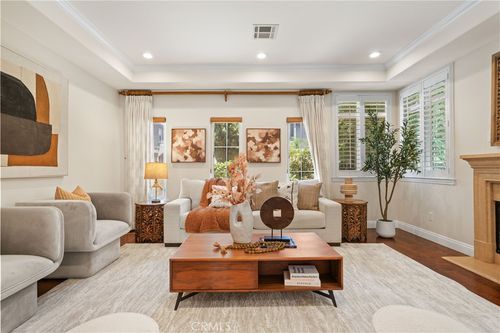 d-2438 Oneida St, Pasadena, CA, 91107-5257 | Card Image