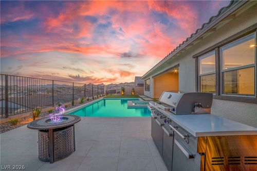 369 Portus Delphini Ct, Henderson, NV, 89011-3252 | Card Image