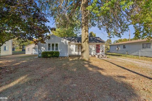 1607 Michigan St, Algonac, MI, 48001-1322 | Card Image