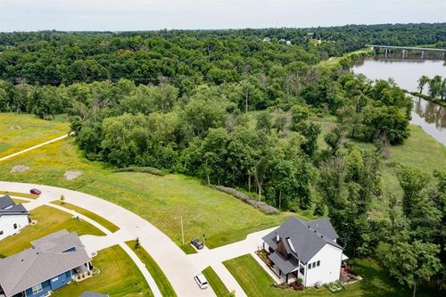 5601 Seminole Valley Trl Ne, Cedar Rapids, IA, 52411-7891 | Card Image
