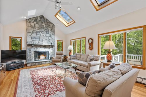 47 Londonderry Ln, Somers, NY, 10589-2902 | Card Image