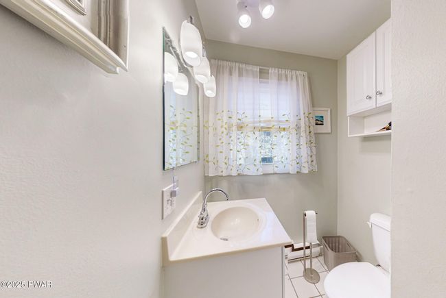 1st Floor Bathroom | Image 18