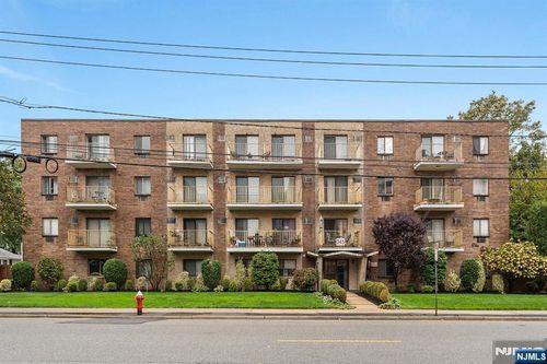 245 Anderson St, Hackensack, NJ, 07601-3516 | Card Image