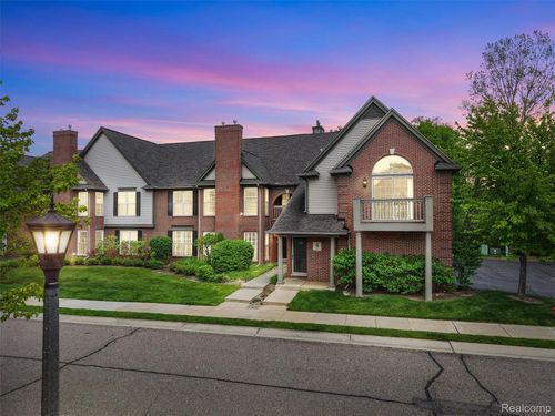 28284 Carlton Way Dr, Novi, MI, 48377-2634 | Card Image