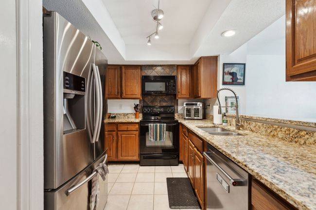 724 Creekwood Ct, Townhouse with 2 bedrooms, 2 bathrooms and null parking in Lewisville TX | Image 7