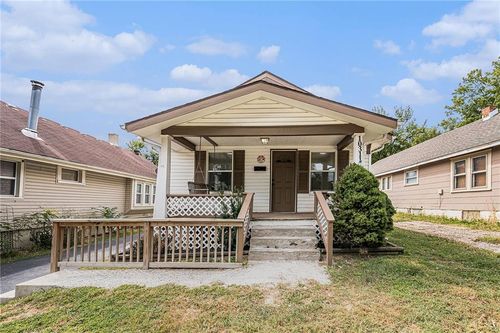 10311 E 9th St S, Independence, MO, 64053-1805 | Card Image