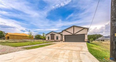 7809 Yellow Bark Boulevard, House other with 5 bedrooms, 2 bathrooms and null parking in Selma TX | Image 1