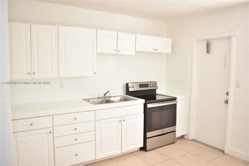 1n-633 Nw 6th Ct, Hallandale Beach, FL, 33009-3220 | Card Image