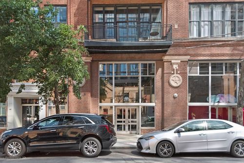 unit-302b-215 N Aberdeen St, Chicago, IL, 60607-1630 | Card Image