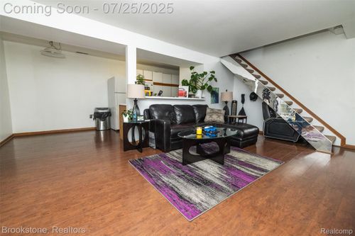 2644 Wildwood Ct, Lake Orion, MI, 48360-1758 | Card Image
