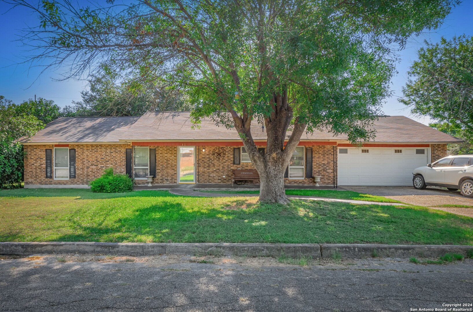 Elizabeth , Seguin, TX 78155
