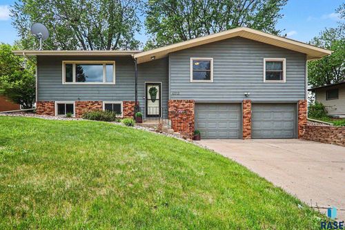 4213 S Hickory Hill Rd, Sioux Falls, SD, 57103-4949 | Card Image