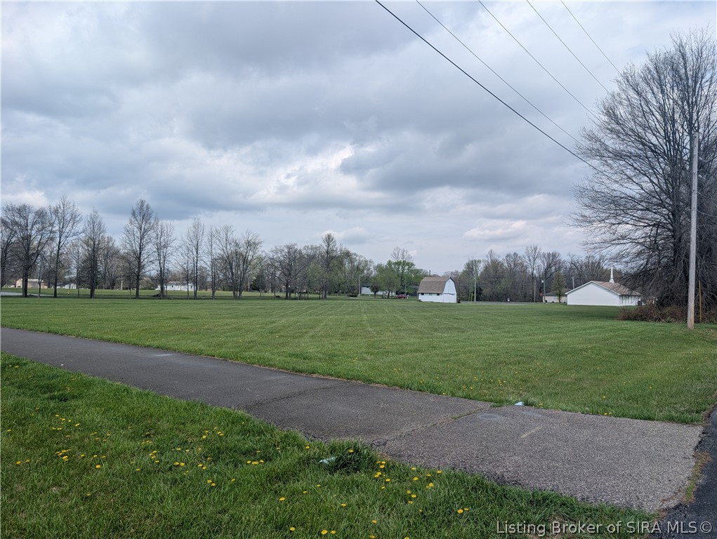 Land in Scottsburg