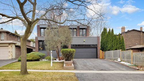 41 Beardmore Cres, North York, ON, M2K2P3 | Card Image
