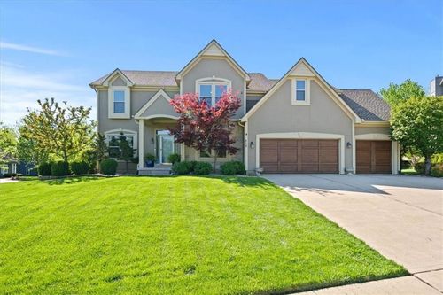 616 Sw Trailpark Cir, Lee's Summit, MO, 64081-2241 | Card Image