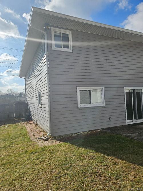 149 Truxton Rd, Dix Hills, NY, 11746-6827 | Card Image