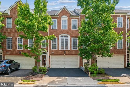 8028 Samuel Wallis St, LORTON, VA, 22079-2348 | Card Image