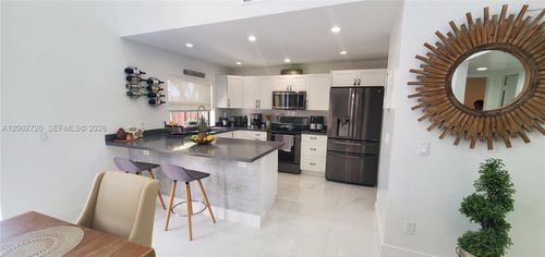 6005 Nw 170th Ter, Hialeah, FL, 33015-4649 | Card Image