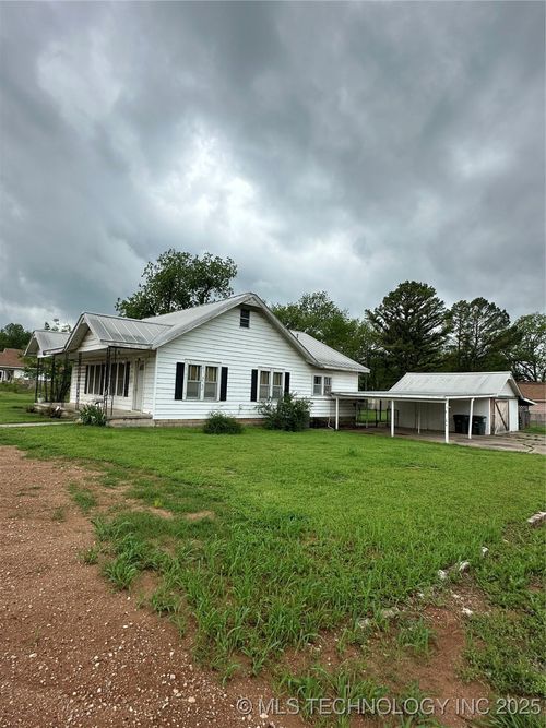 201 S 6th St, Davis, OK, 73030-2319 | Card Image