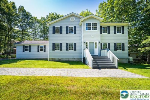 213 Gollum Ln, Tamiment, PA, 18371-9438 | Card Image