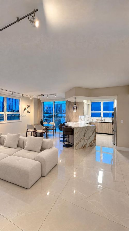 527-2000 N Bayshore Dr, Miami, FL, 33137-5120 | Card Image