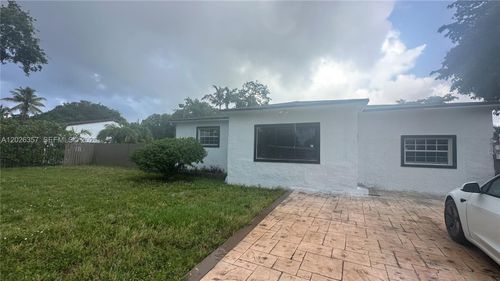 1090 Nw 134th St, North Miami, FL, 33168-6636 | Card Image