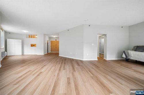 10 Smith Manor Blvd, West Orange, NJ, 07052-4223 | Card Image