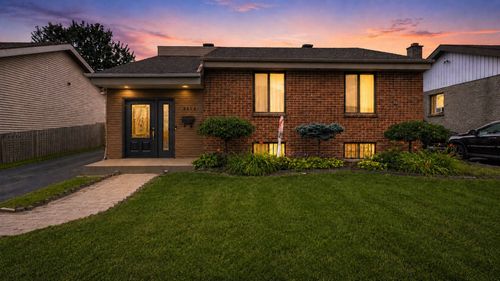 2054 Rue Gosselin, House with 3 bedrooms, 2 bathrooms and null parking in Laval QC | Card Image