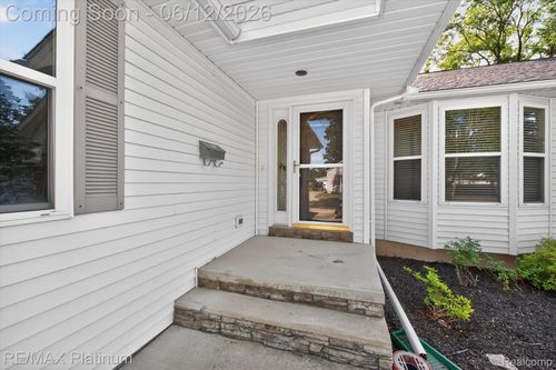 318 N 5th St, Brighton, MI, 48116-1237 | Card Image