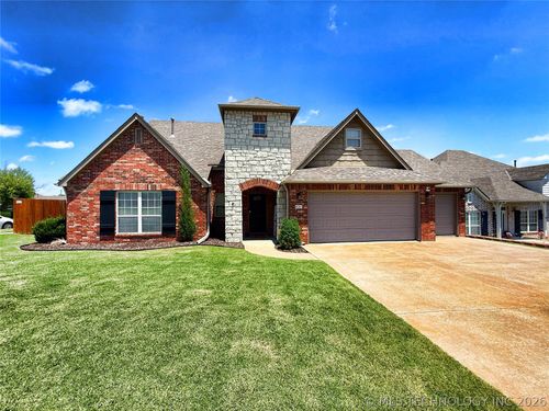 831 148th St, Glenpool, OK, 74033-4423 | Card Image