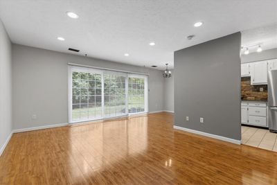 Living room- lots of natural light | Image 2