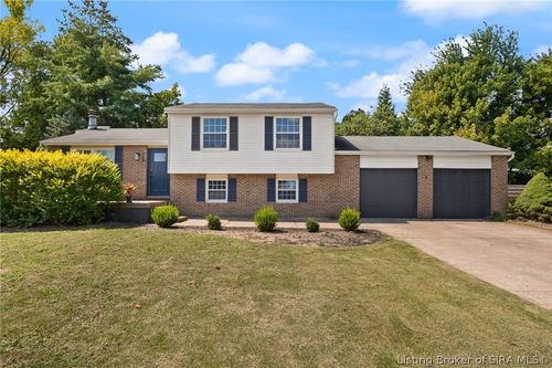 768 Flat Wood Dr, Clarksville, IN, 47129-1066 | Card Image