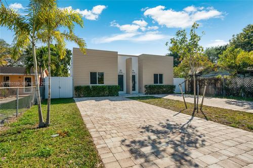 2936 Nw 27th St, Miami, FL, 33142-6422 | Card Image