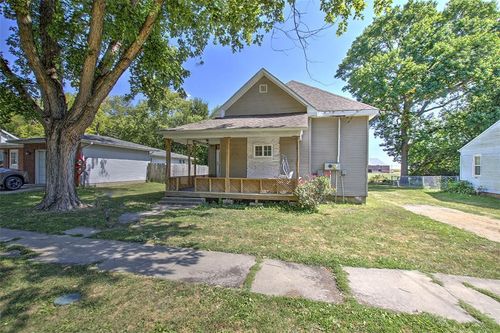 324 S Madison St, Cerro Gordo, IL, 61818 | Card Image