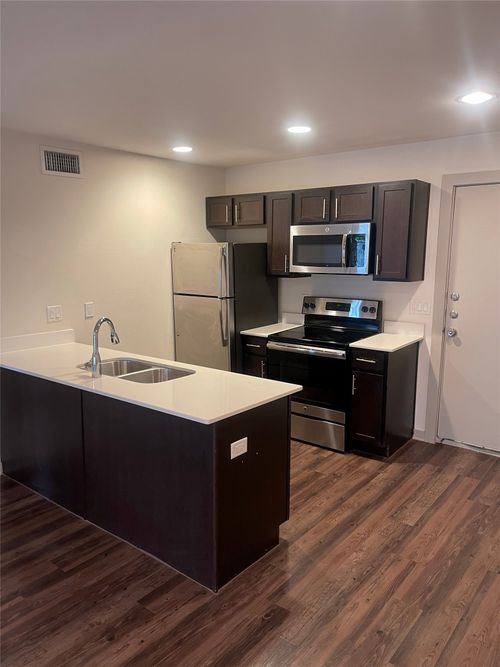 205-2806 Reagan St, Dallas, TX, 75219-6219 | Card Image