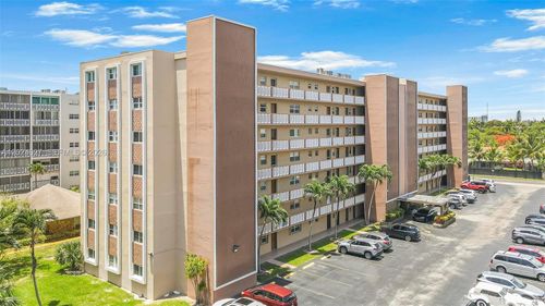407-500 Ne 12th Ave, Hallandale Beach, FL, 33009-3675 | Card Image
