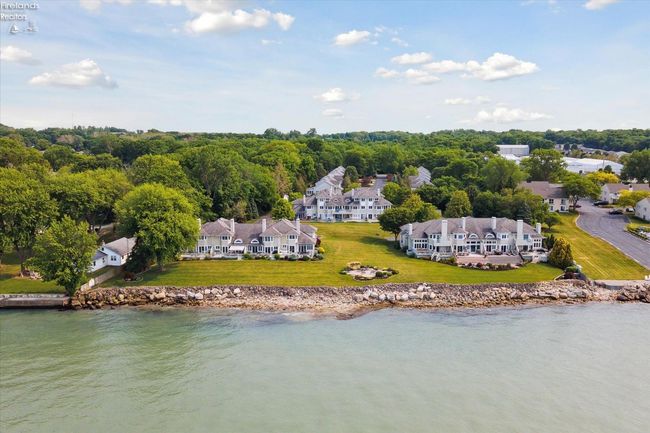 608 Monument Vw, Condo with 2 bedrooms, 3 bathrooms and 1 parking in Marblehead OH | Image 37