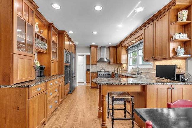 1386 Berkley Ct, House other with 4 bedrooms, 3 bathrooms and 2 parking in Buffalo Grove IL | Image 4