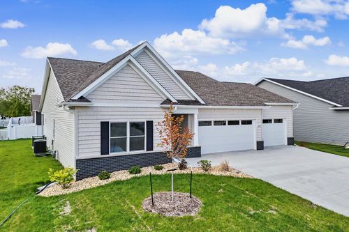 606 Kevin Rd, Blue Grass, IA, 52726-1204 | Card Image