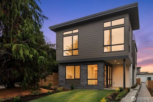 543 16th Ave W, Kirkland, WA, 98033-4826 | Card Image