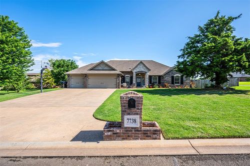 7738 Highland Blvd, Edmond, OK, 73025-2600 | Card Image