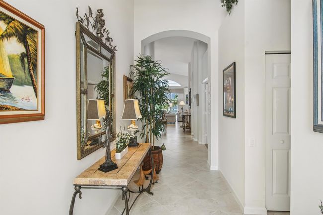 368 Nw Springview Loop, House other with 3 bedrooms, 2 bathrooms and null parking in Port St. Lucie FL | Image 4