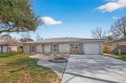 5401 Bayou Dr, Dickinson, TX, 77539-6566 | Card Image