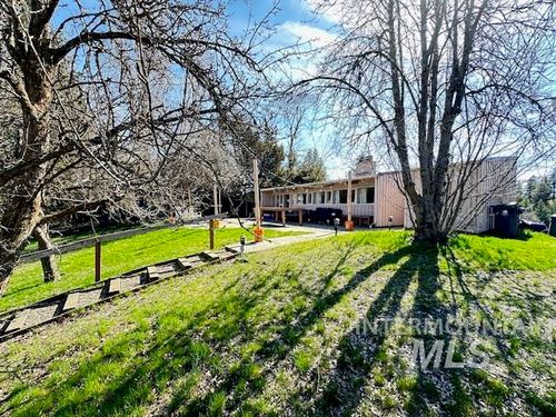 325 W Taylor Ave, Moscow, ID, 83843-2530 | Card Image