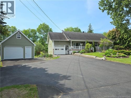 435 Acadie St, Beresford, NB, E8K2C6 | Card Image