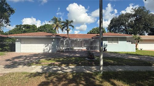 6365 Miami Lakeway S, Miami Lakes, FL, 33014-2742 | Card Image